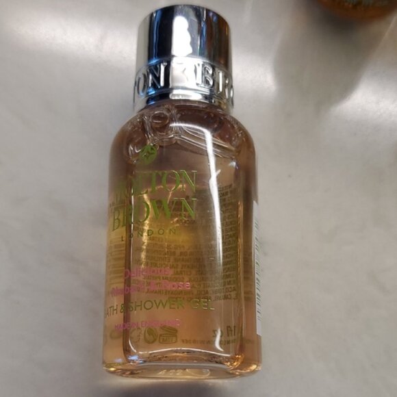 9x30ml of Molton Brown Gingerlily Body Wash &2x30ml of Rose Shower Gel & extra - Picture 3 of 3